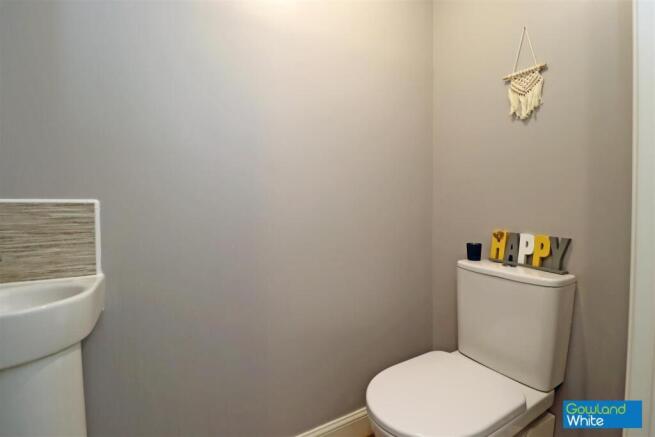 4 bed Terraced for sale Image 5
