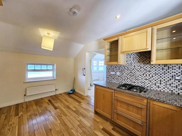 3 bed Flat for sale Image 9