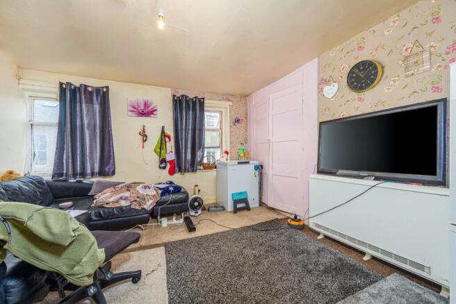 3 bed Flat for sale Image 8