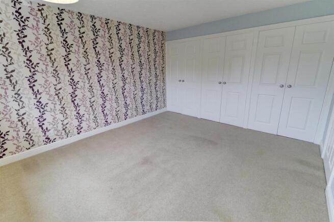 MASTER BEDROOM (REAR)