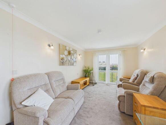 2 bed Flat for sale Image 3