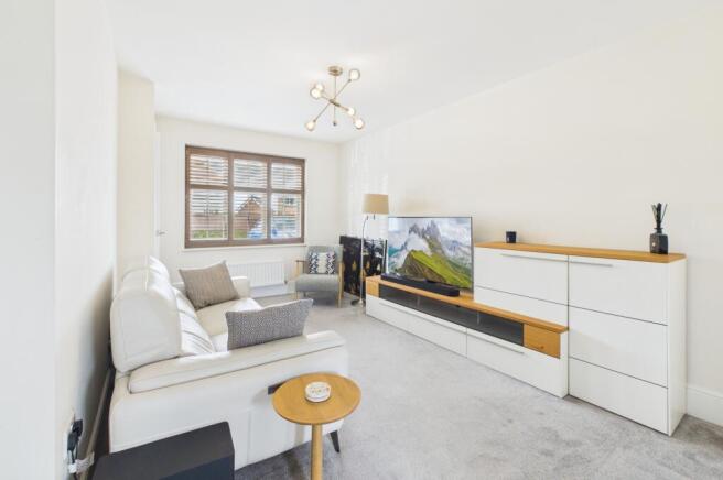 CAM02519G0-PR0403-STILL012