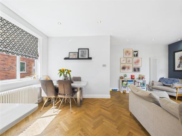 4 bed Semi-Detached for sale Image 10