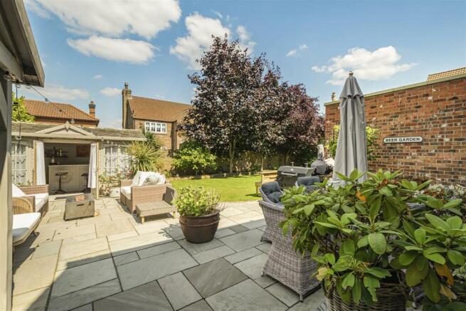 2 Cleveland Close4.jpg