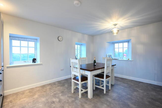 2 bed Barn Conversion to rent Image 10