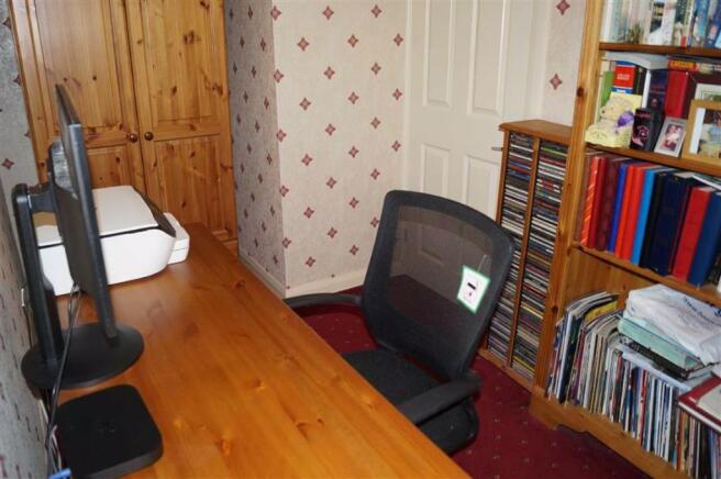 BEDROOM 2 (REAR)