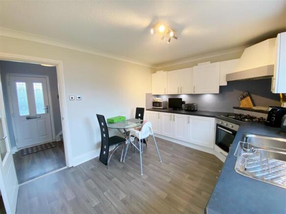 Kitchen pic 2.jpg