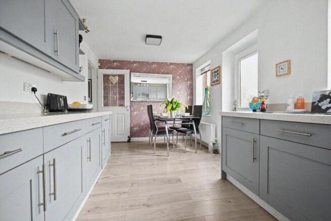 4 bed Detached for sale Image 12