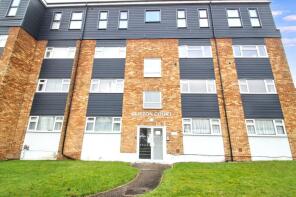 7, 27 Clifton Court, Snakes Lane West, Woodford Green IG8 0DB