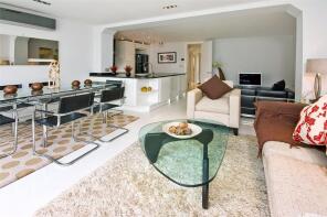 7, Court Close, St John's Wood Park, London NW8 6NN