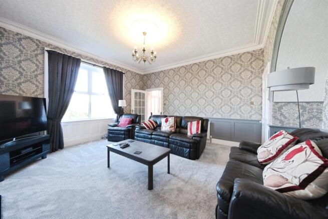 6 bed Detached for sale Image 4