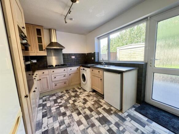 Kitchen 2.jpg