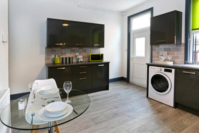 5 bed Terraced to rent Image 4