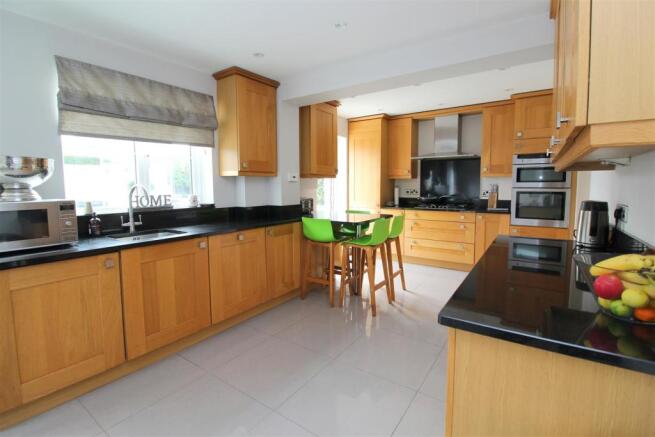 088 Charlotte Close - Kitchen - 3.JPG