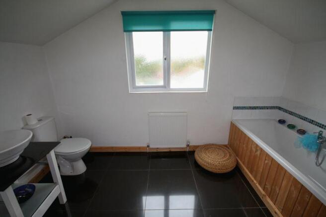Family Bathroom / WC