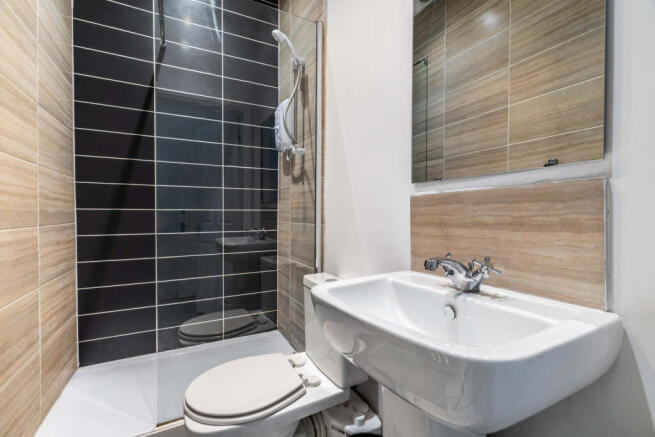 6 bed House to rent Image 11