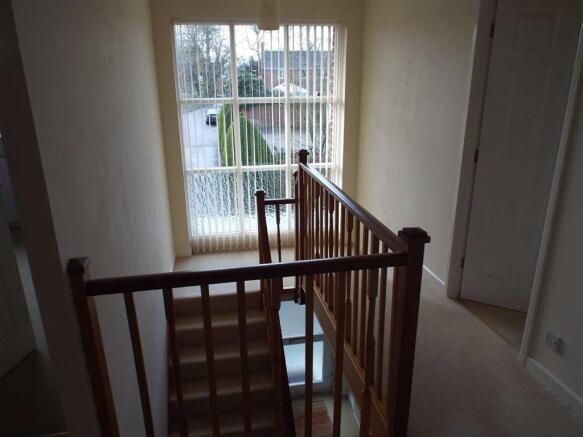 FIRST FLOOR - LANDIN