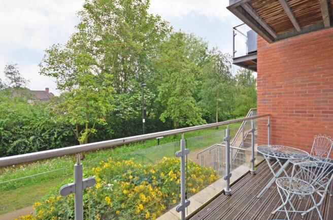 2 bed Flat to rent Image 10