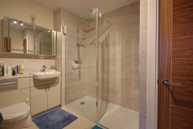 2 bed Apartment for sale Image 8