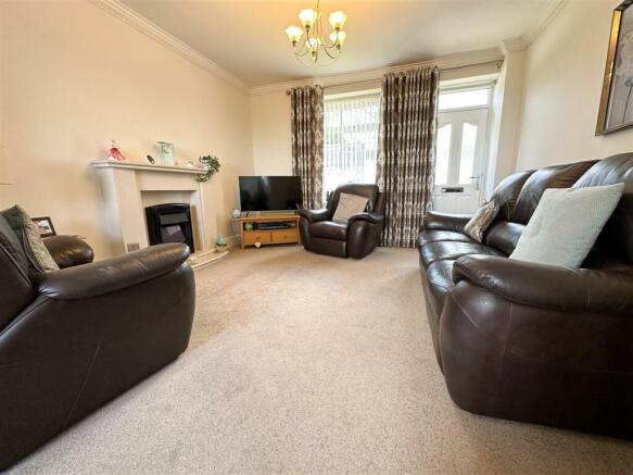 LOUNGE DINING ROOM