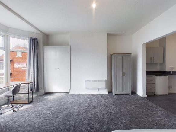1 bed Flat to rent Image 4