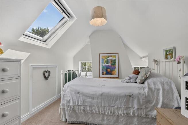 4 bed Detached for sale Image 8