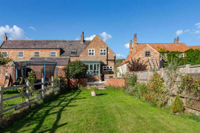 2 bed Semi-Detached for sale Image 12
