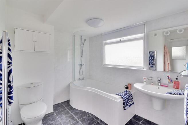Master En Suite.jpg