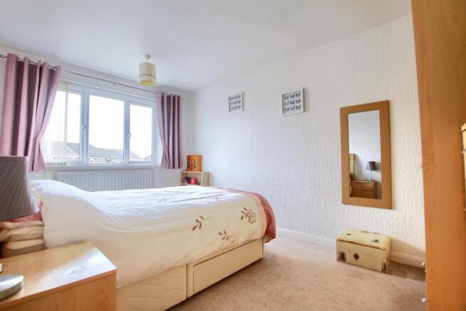 3 bed Semi-Detached for sale Image 8