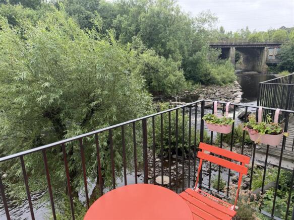 balcony with table and chairs 3.jpg