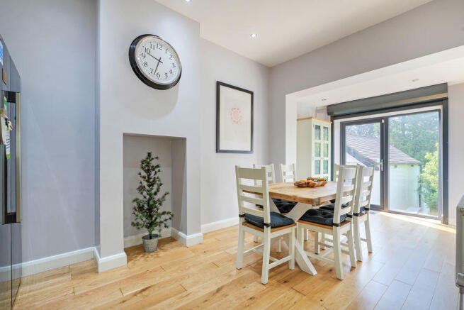 5 bed Semi-Detached for sale Image 10