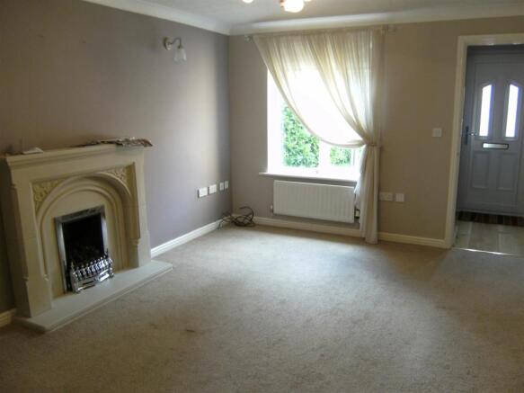 5 Woburn Close 004.JPG