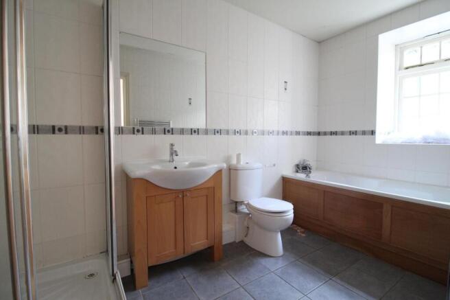 3 bed Flat to rent Image 4