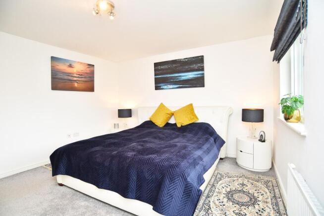 5 bed Detached for sale Image 12