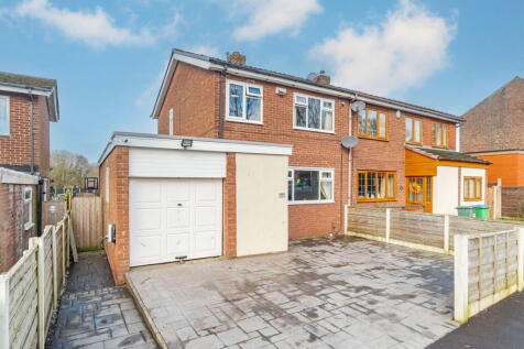 Queens Park Road, Heywood