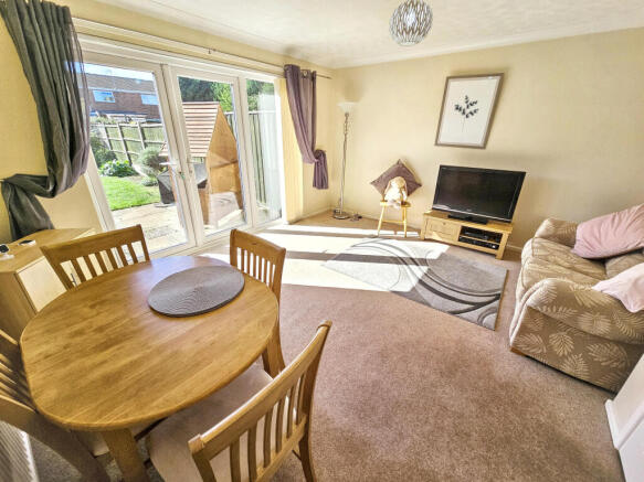 Lounge/Dining Area