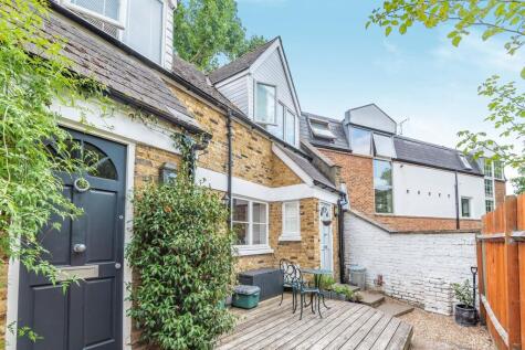 Coach House Lane, London, N5