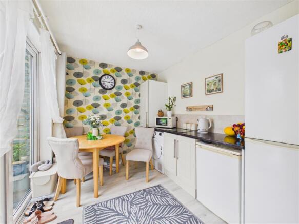 3 bed Terraced for sale Image 6