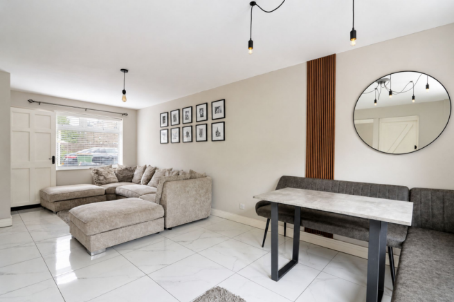 3 bed Semi-Detached for sale Image 6