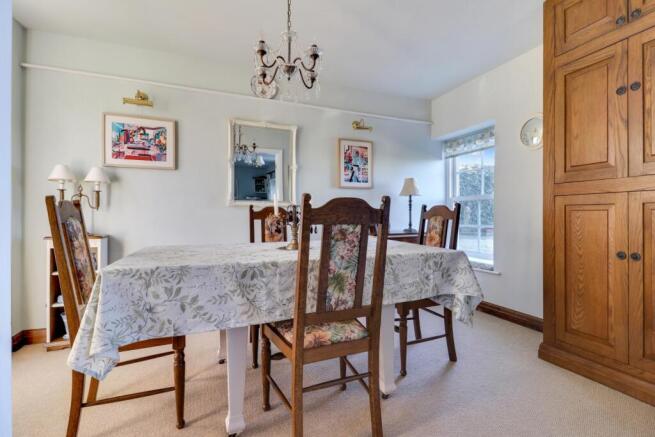 5 bed Semi-Detached for sale Image 12