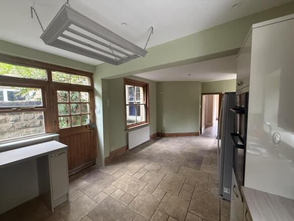 6 bed House to rent Image 4