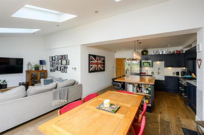 3 bed Semi-Detached for sale Image 4