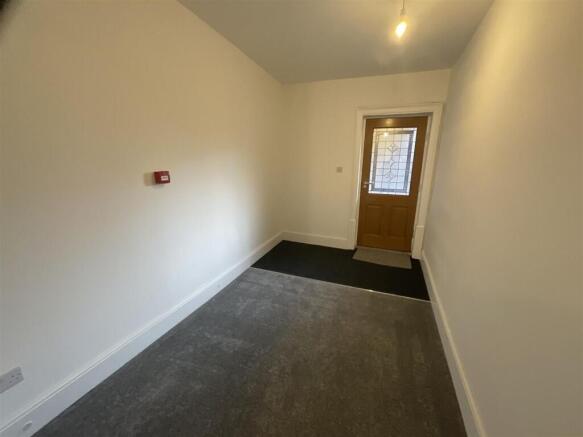 2 bed Flat to rent Image 5
