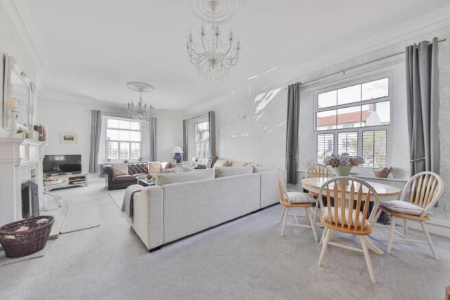 4 bed Detached for sale Image 6