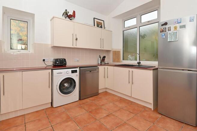6 bed Semi-Detached for sale Image 8