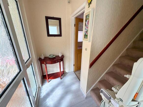 Hallway b (edit).jpg