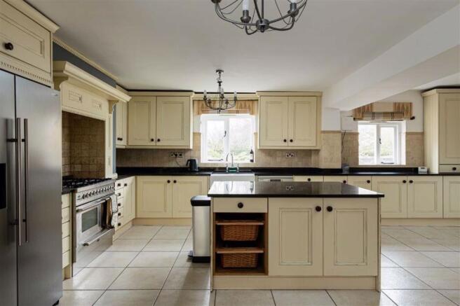 KITCHEN/FAMILY ROOM