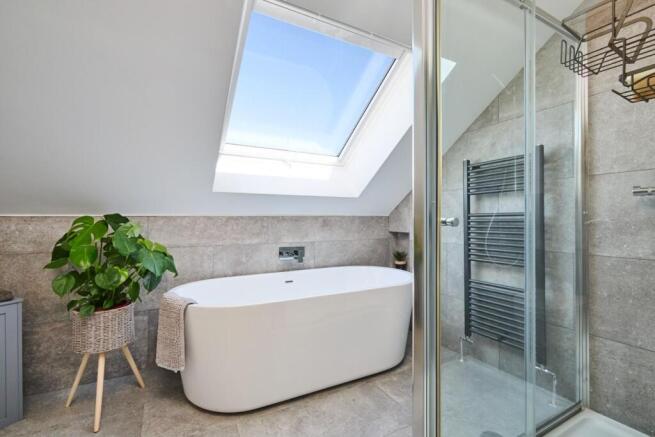 5 bed Detached for sale Image 6