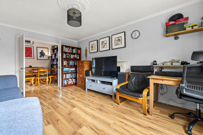 7 Barony Way, CH4...