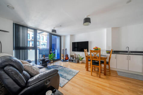 Parkside Avenue, London